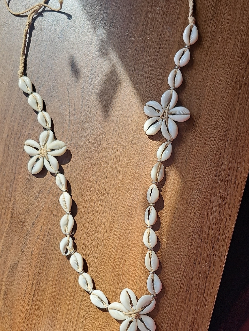 Vintage Handmade White Cowrie Shell Necklace With Flowers